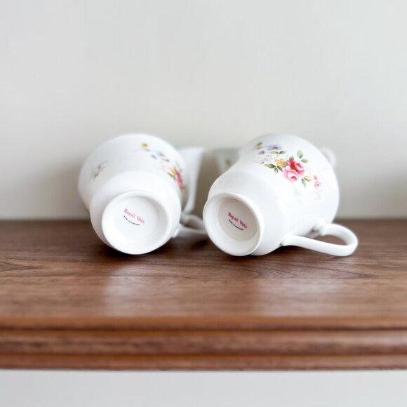 Royal Vale Tea Set – Vintage English Bone China – Pink Floral – 12 Piece Set - Picture 7 of 9